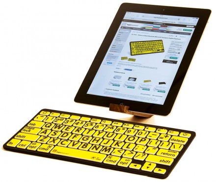 Apple bluetooth grootletter toetsenbord gele achtergrond ST683166